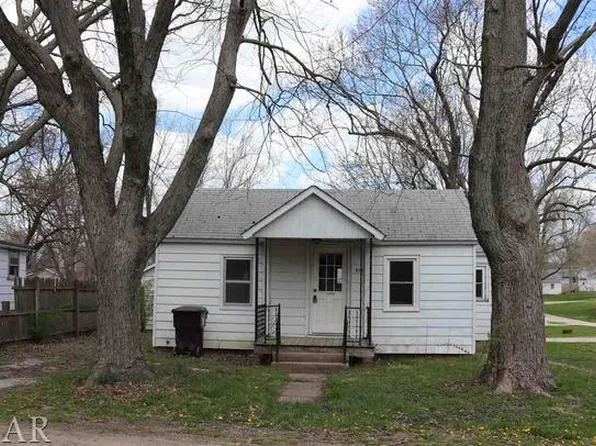 915 W North St, Clinton, IL 61727