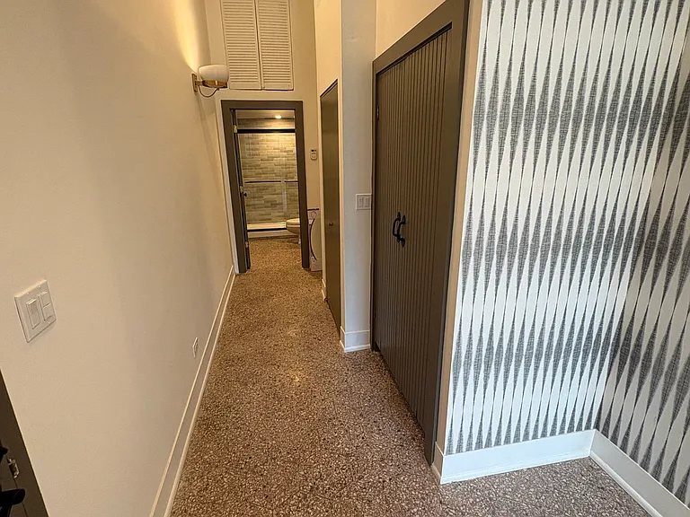 1513 N Western Ave #202 — Photo 8