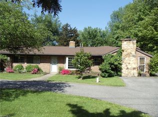 10582 Auburn Rd, Chardon, OH 44024