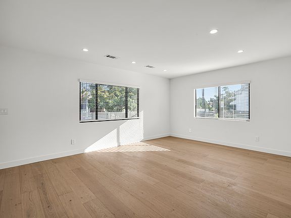 3rd image of 1707 S Vineyard Ave