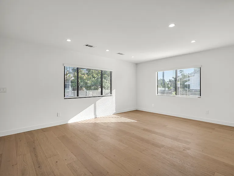 1707 S Vineyard Ave — Photo 3