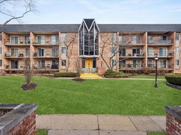 1041 N Mill St APT 307, Naperville, IL 60563