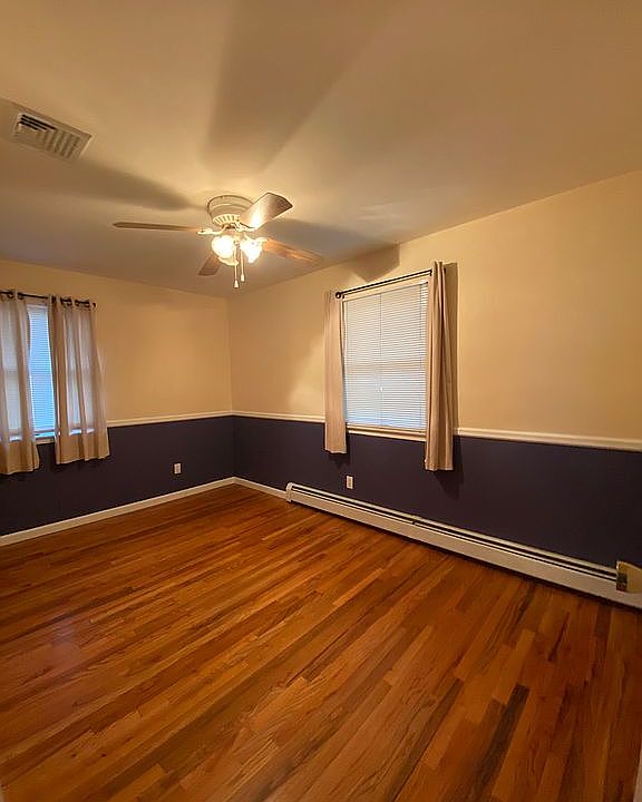 1st image of 25 White Oak St