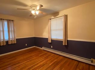 25 White Oak St, Middle Island, NY 11953