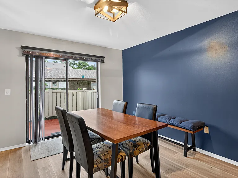 320 Michaels Cir — Photo 11