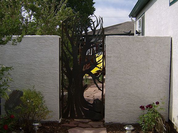 Gate to backyard from front