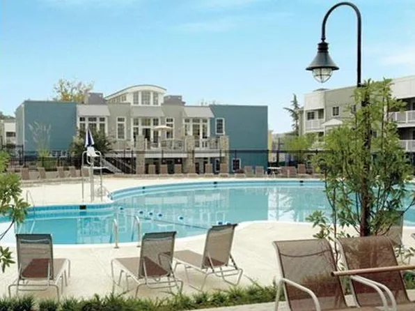 4069 S Four Mile Run Dr Unit 302, Arlington, VA 22204