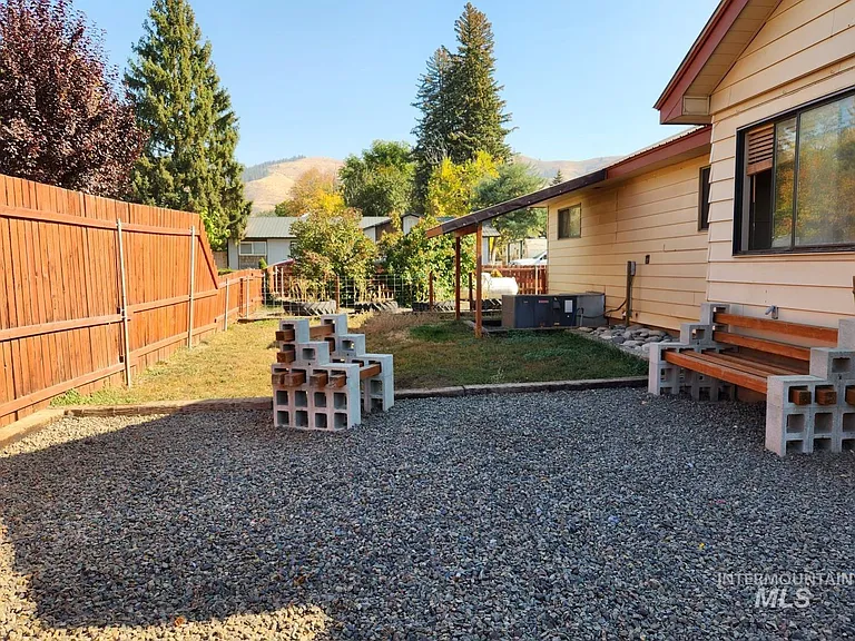 106 E Whiteley Ave — Photo 6