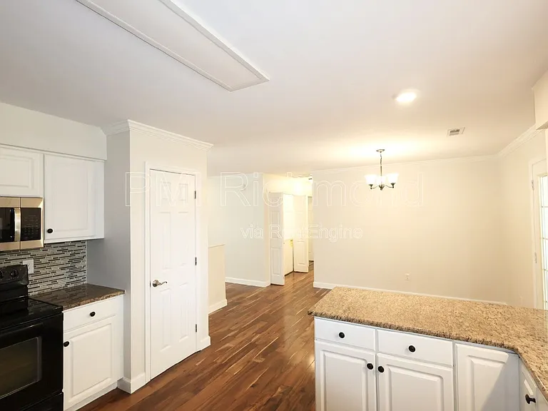 9713 Pampas Dr — Photo 16