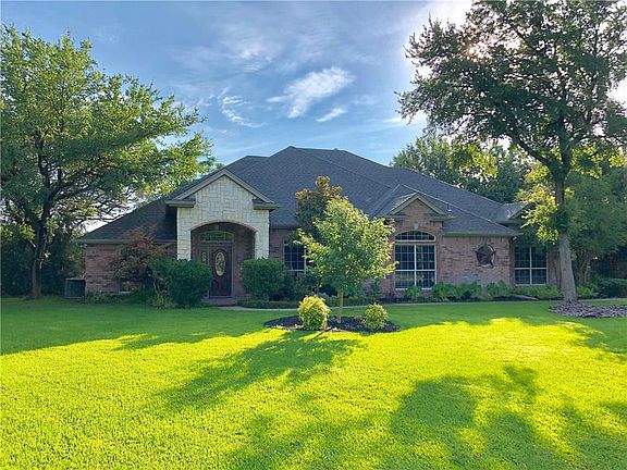 3rd image of 220 Verde Ct