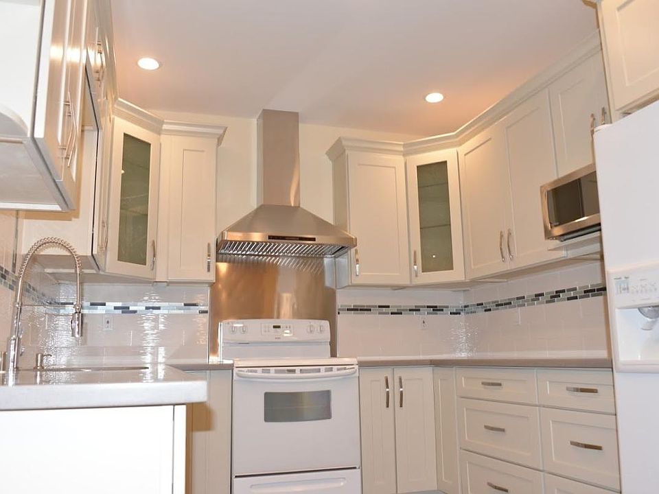 1st image of 20275 Northglen Sq