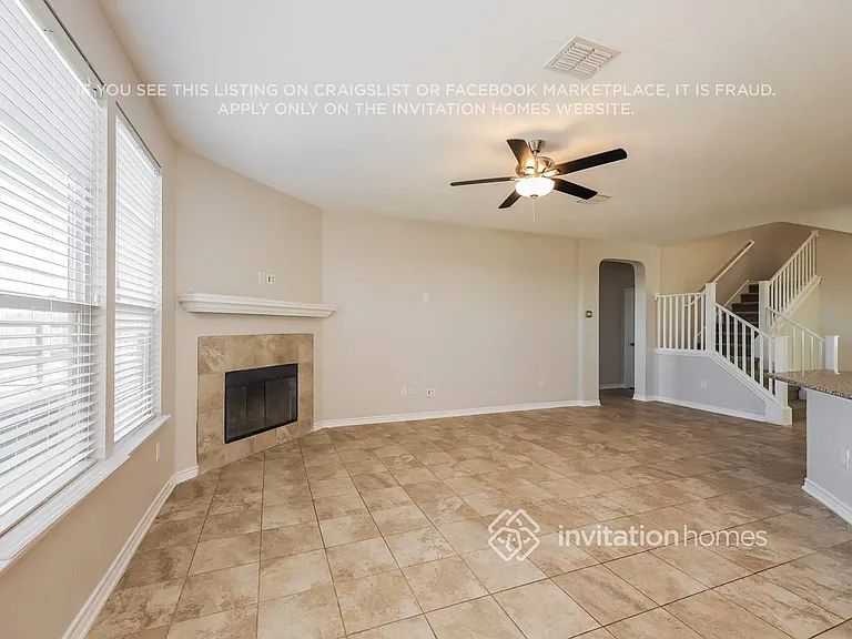 220 Colonial Blf — Photo 3