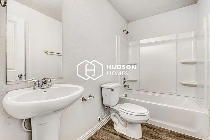 1331 Hidalgo St — Photo 10