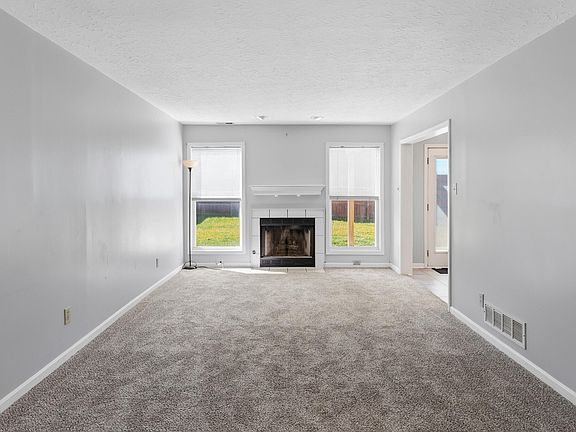 4th image of 2204 Kenwood Dr