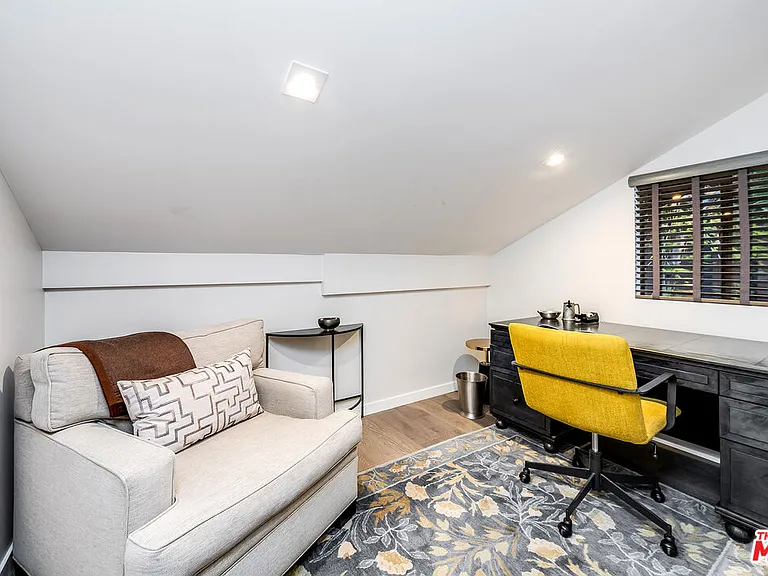 4635 Clybourn Ave — Photo 54