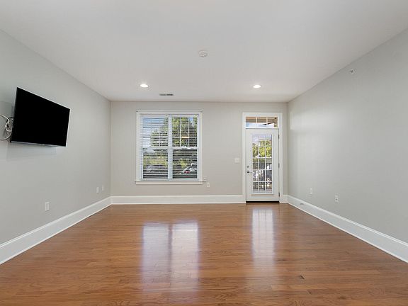 3rd image of 601 Finsbury St APT 100