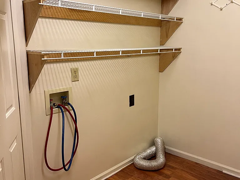 Laundry: washer dryer hook up