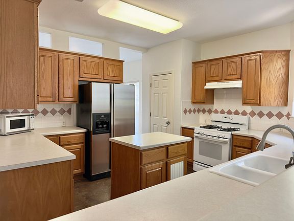 5th image of 14946 Doria Dr