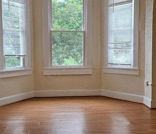 4th image of 611 Denison St