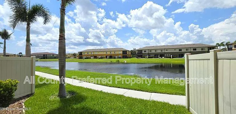 1390 Lara Cir #102 — Photo 2