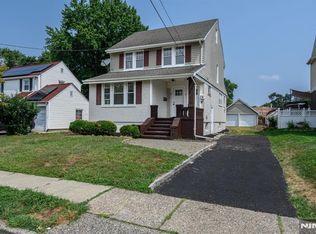 35 Amsterdam Ave, Teaneck, NJ 07666