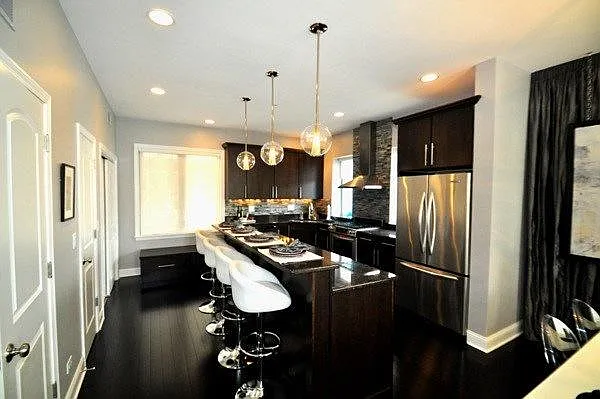 Building Photo - 922 Warren Ave #201