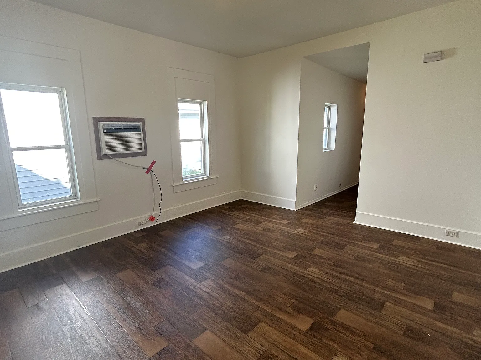 729 Chippewa St — Photo 2