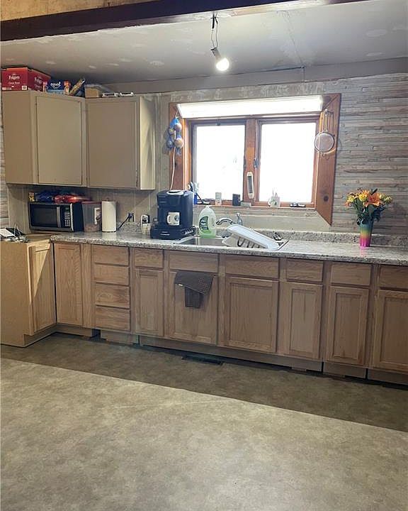 2nd image of 309 W Oak St