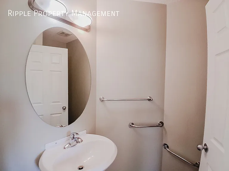 346 Saddlebrook Way NE #UPPER — Photo 17