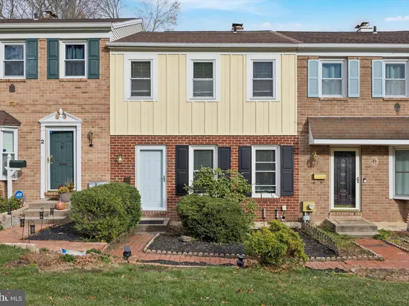 4 Olde Colonial Dr, Doylestown, PA 18901