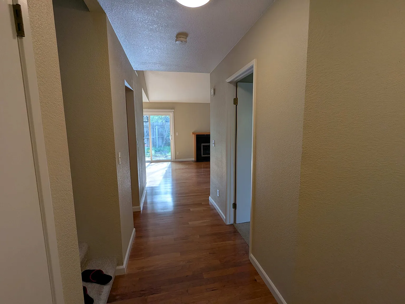 3 bed, 1644 sqft, $3,700 — Photo 2