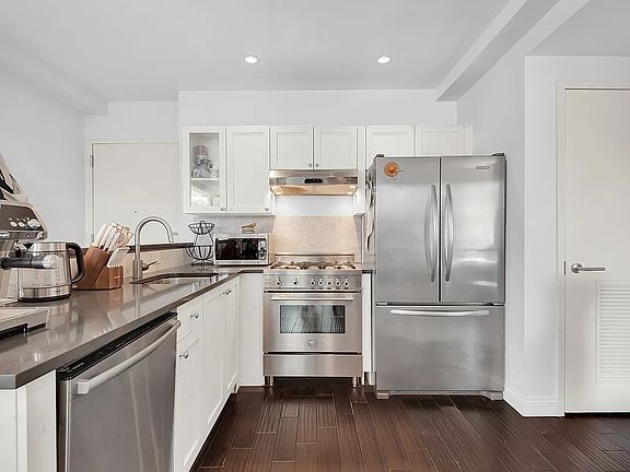 2nd image of 314 12th St #301