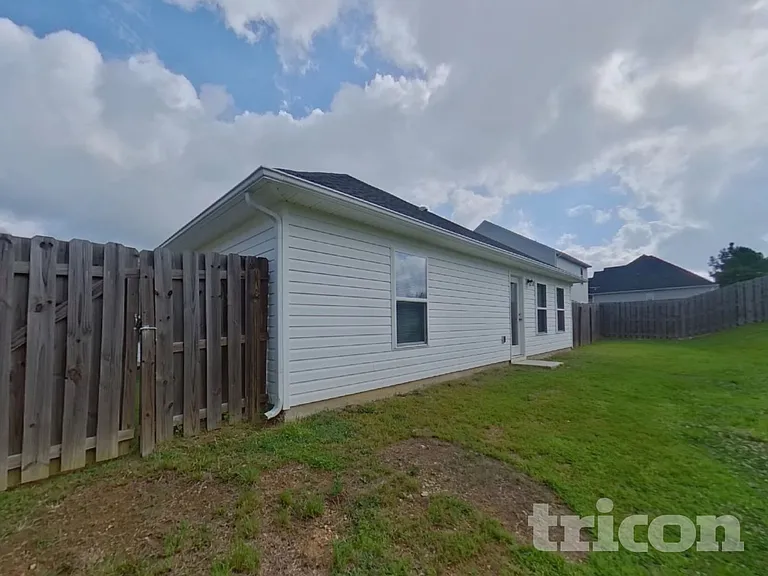 654 Scarlet Leaf Ln — Photo 15