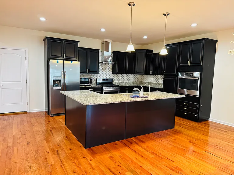 557 W Birdie Ln — Photo 5