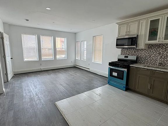 4th image of 88-20 139th St #1