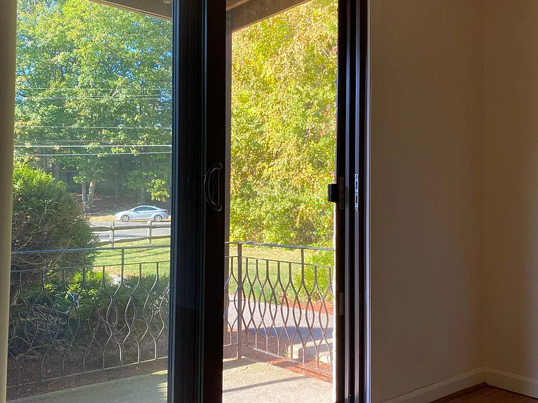 4 Strawberry Bank Rd — Photo 2