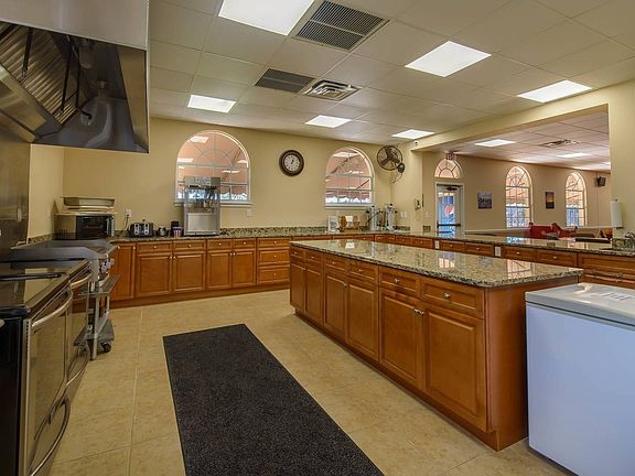 5th image of 499 Palmetto Ct