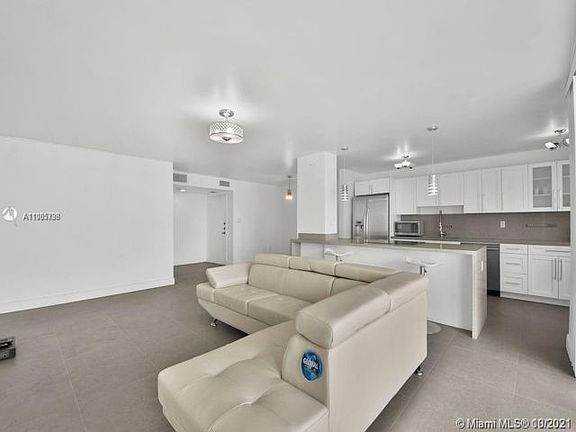 3rd image of 18041 Biscayne Blvd APT 801