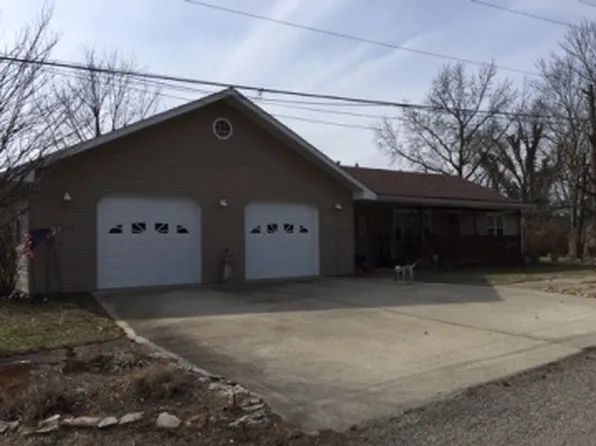 414 E Parkhurst St, Fairfield, IL 62837