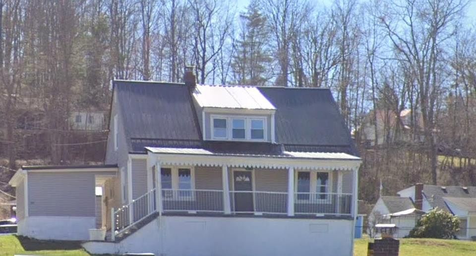 1st image of 135 Ellen Ave