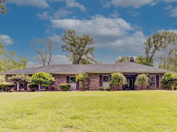 104 Brookwood Dr, Vicksburg, MS 39183