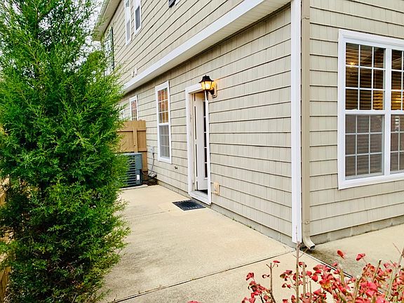 5th image of 1109 Tenbury Pl