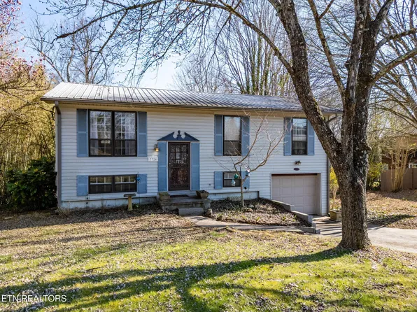 7724 Queensbury Dr, Knoxville, TN 37919