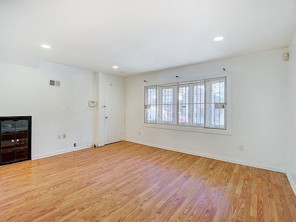 4th image of 25 Skillman Ave #1