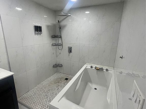 5th image of 2710 W Cluster Ave