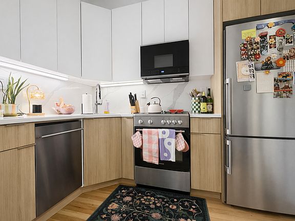 3rd image of 417 E 9th St APT 6
