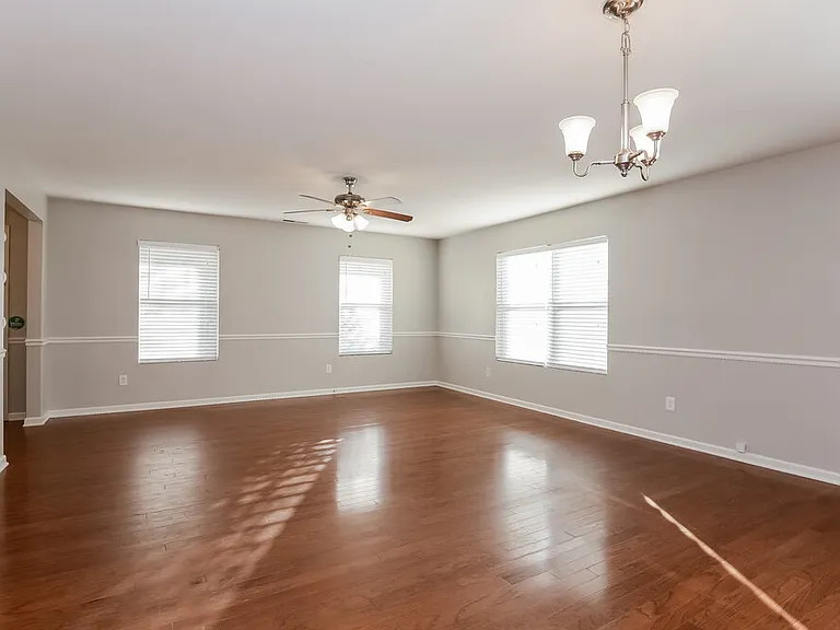 1005 Joselynn Dr — Photo 3
