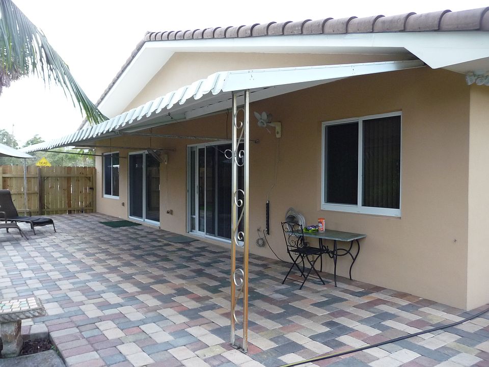 EAST SIDE PATIO