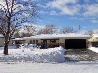 517 Woodland Dr, Rockford, IL 61108