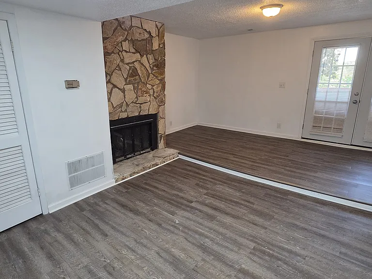 3757 Heathrow Dr — Photo 37